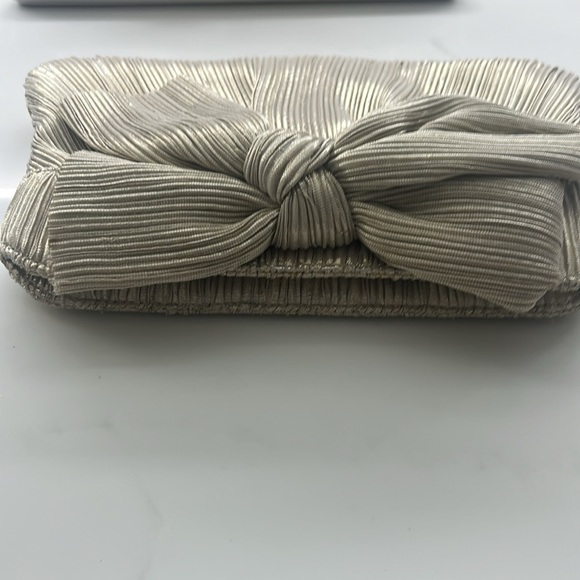 LOEFFLER RANDALL Bow Shoulder Bag - GOLD w/ dust bag - Picture 5 of 10